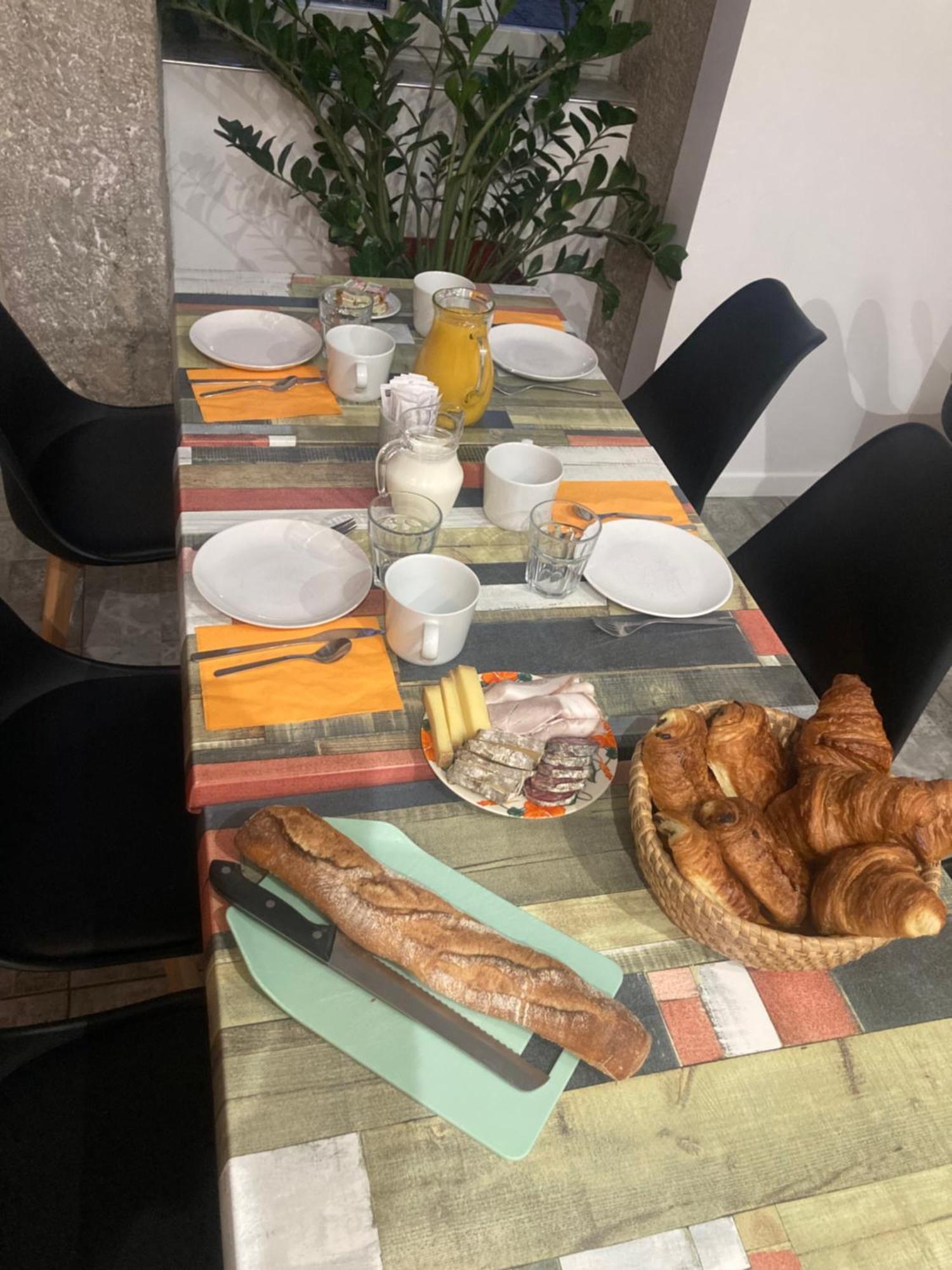 A Deux Pas Du Rheby Hotel Villebois Eksteriør billede